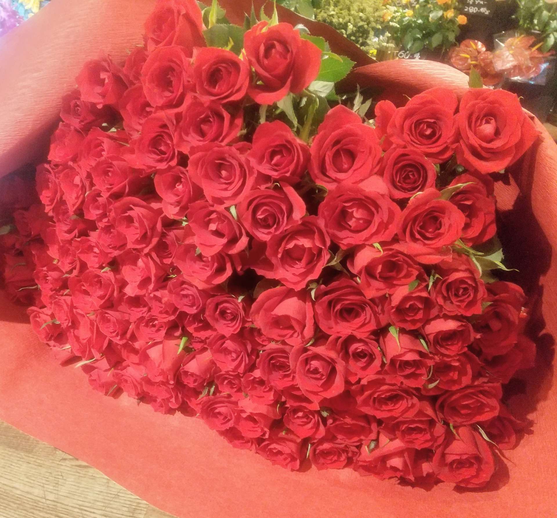 プロポーズに贈る１０８本「（永遠）＝とわ」の赤い薔薇